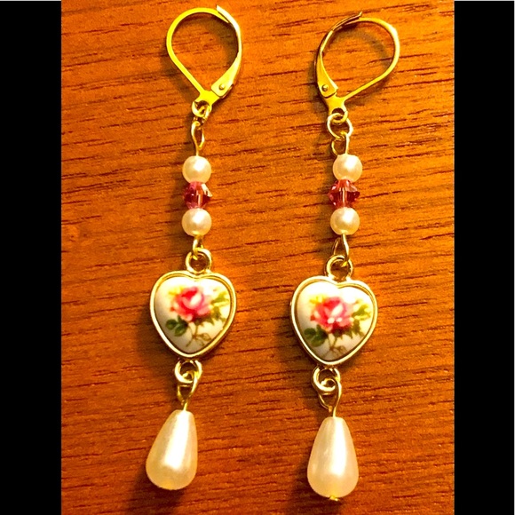 HP-Rose Heart Earrings w/Swarovski Crystal - Picture 4 of 6